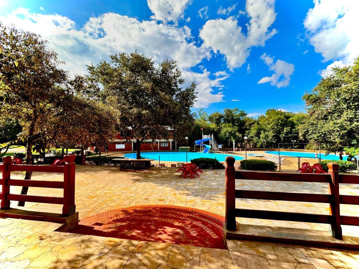 Parque Hotel Manantial Hohenau ภายนอก รูปภาพ